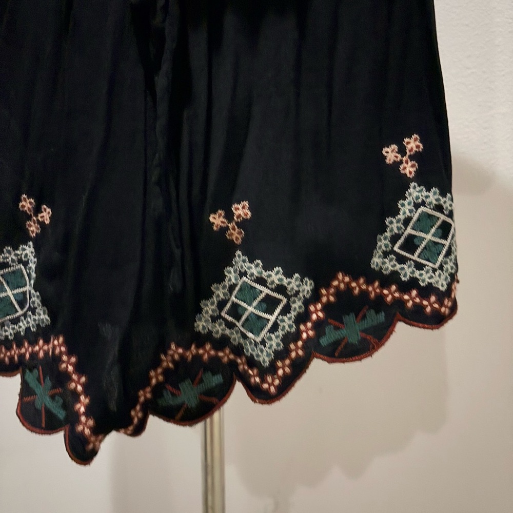Pretty Good Embroidered Romper - Picture 4 of 6